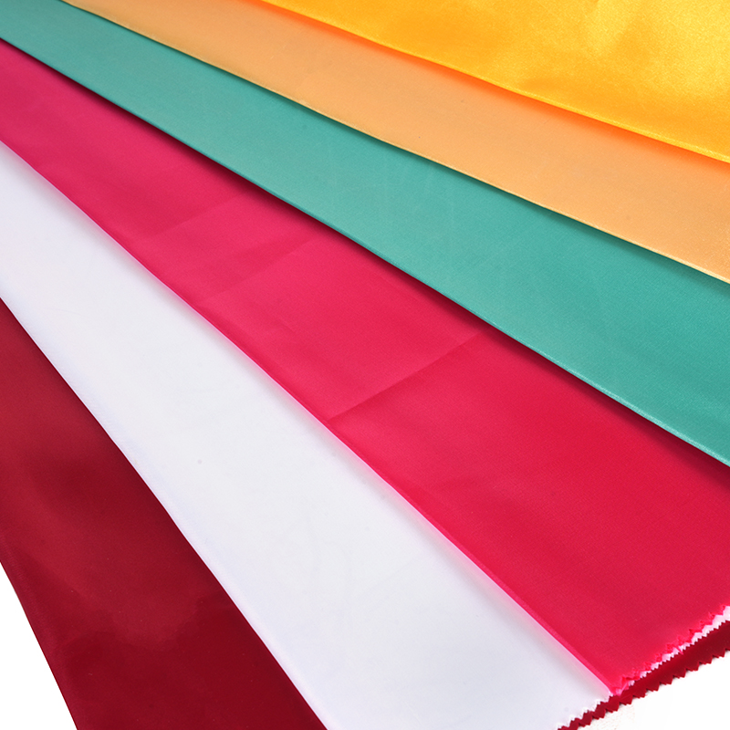 50/75 চকচকে নন-টুইস্টেড সাটিন + উপরের ফ্যাব্রিকের উপর পাতলা প্যাডেল