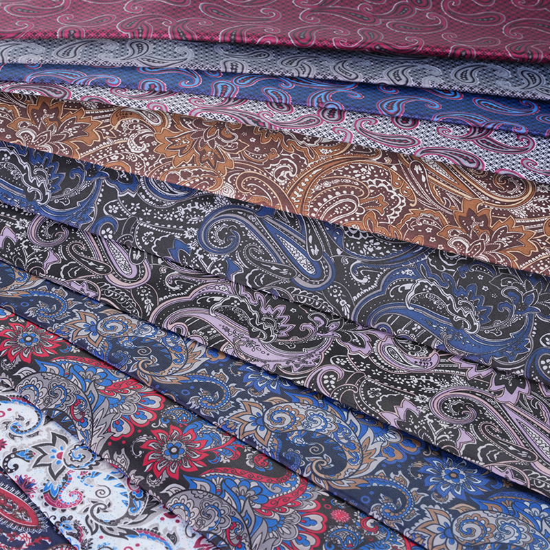 190T পলিয়েস্টার টাফেটা পনিটেল পাইন লিফ প্রিন্ট ফ্যাব্রিক